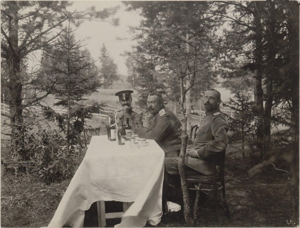 romanovs-at-a-picnic-summer-of-1913-bd8131-1024.jpg